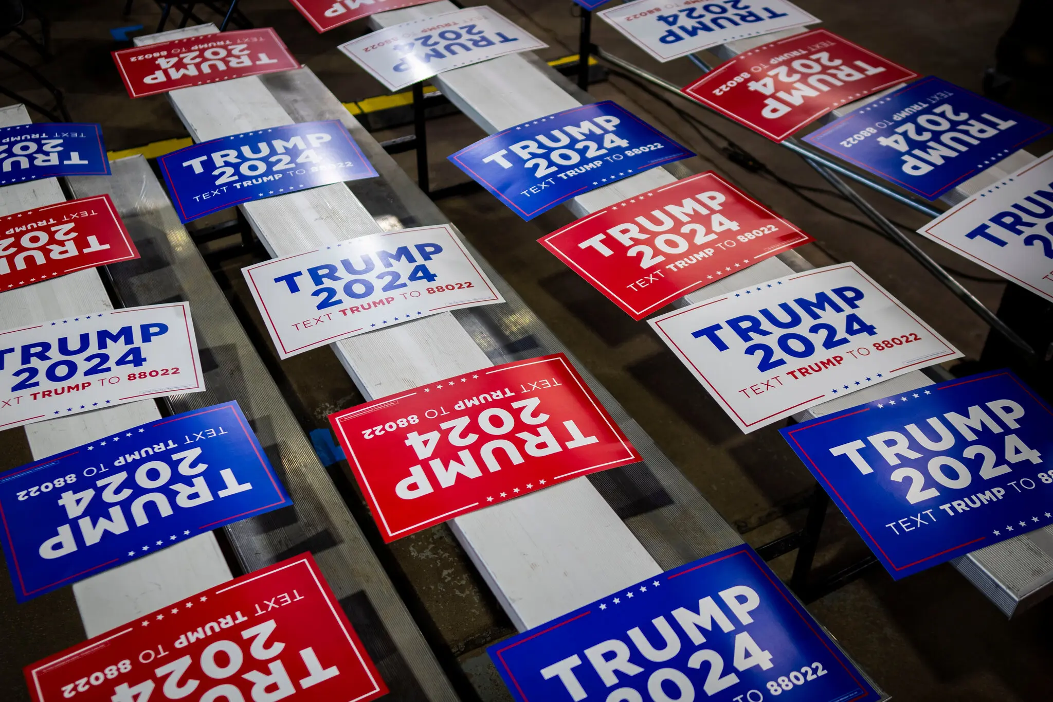 Trump 2024 signs