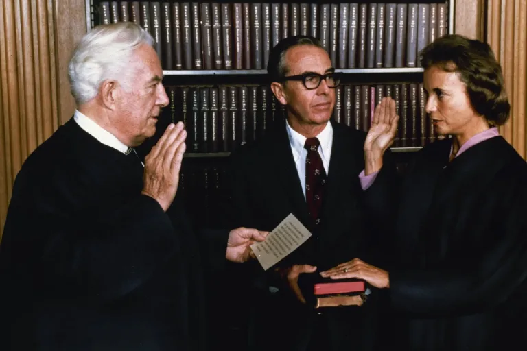 Supreme Justice Sandra O'Connor is sworn in