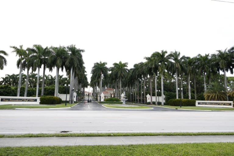 Entrance to a building in Florida 
