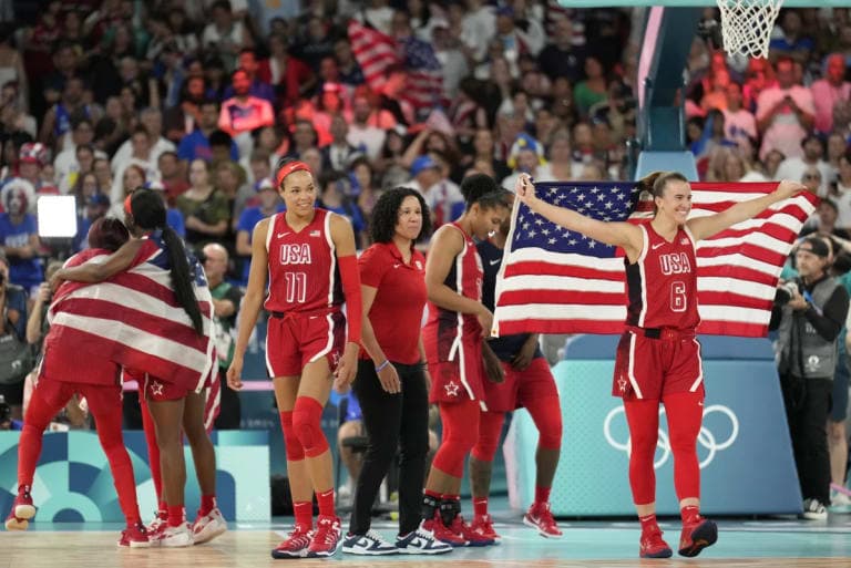 US Women’s Basketball team celebrates