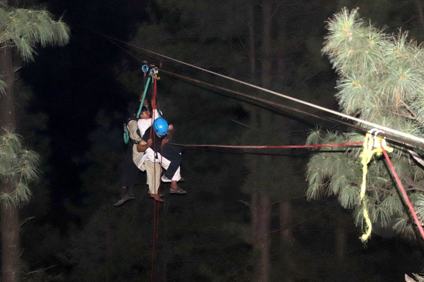 Rescuers of the stranded cable car